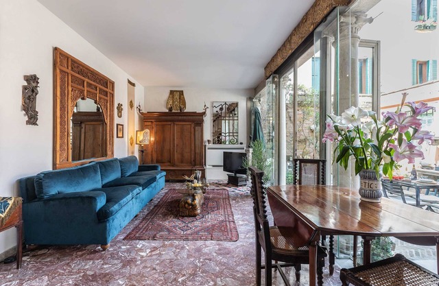 Sophisticated Venetian House with Private Courtyard
