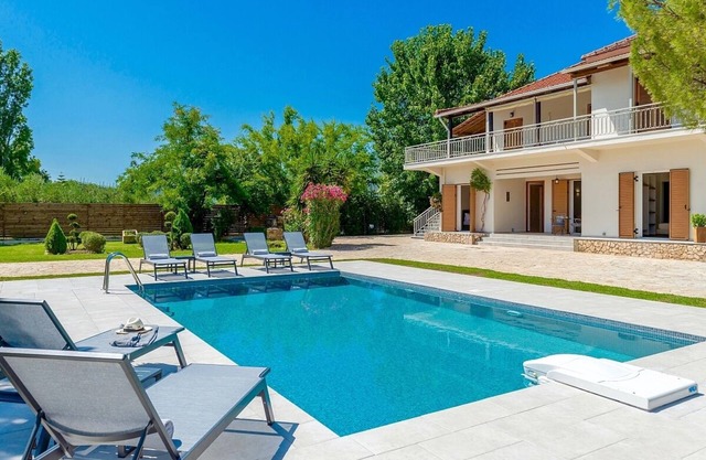 Sophisticated Villa with A/C, Extensive Gardens, Private Pool, Close to Beautiful Sandy Beaches