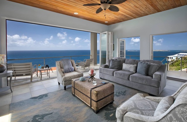 Sopra Mare Luxury Oceanfront, Heated Saltwater Pool, 100% A/C, 8 min to Cruz Bay