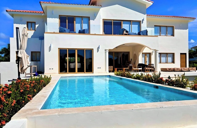 SOS 5.5BR Coastal Luxe Retreat + Free Bonus