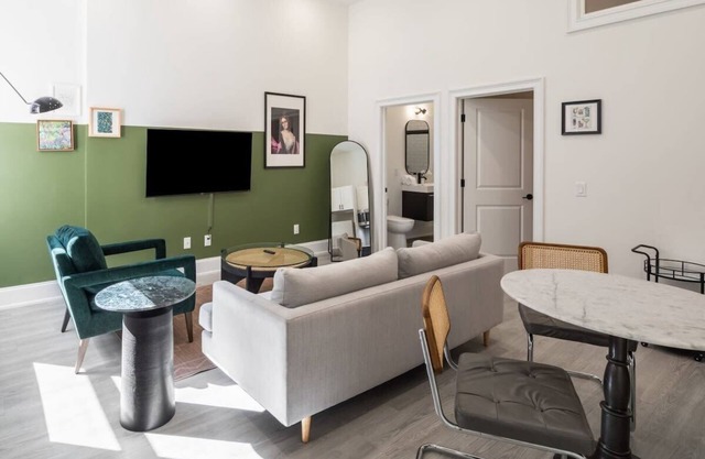 Sosuite | 1BR Apt w W/D, Desk Alcove