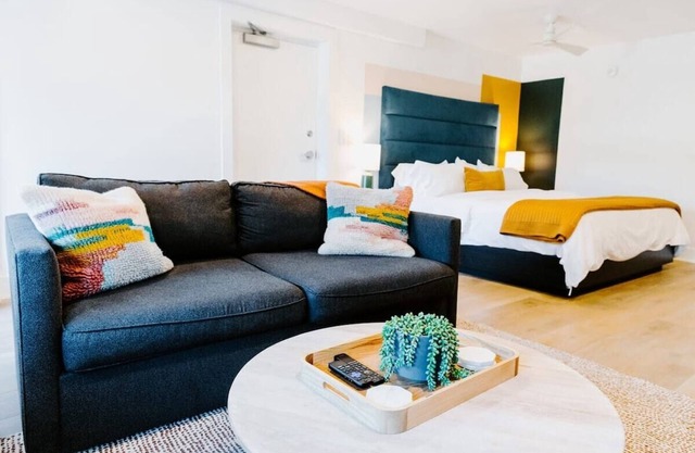 Sound Engineer's Suite: Luxe Music Row Stay!