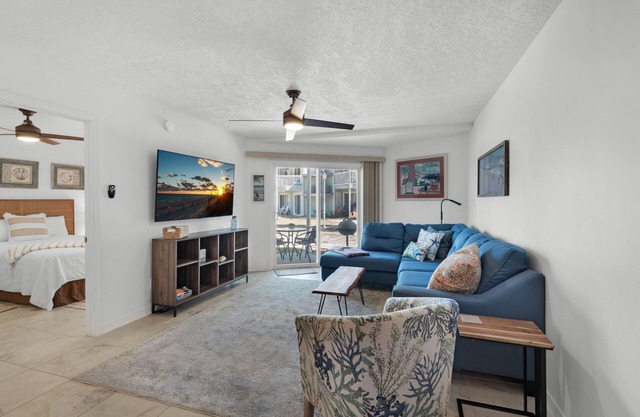 🏖️Sounds Views-Walk to Pensacola Pier- Grill-1BR Sand Dollar W-103