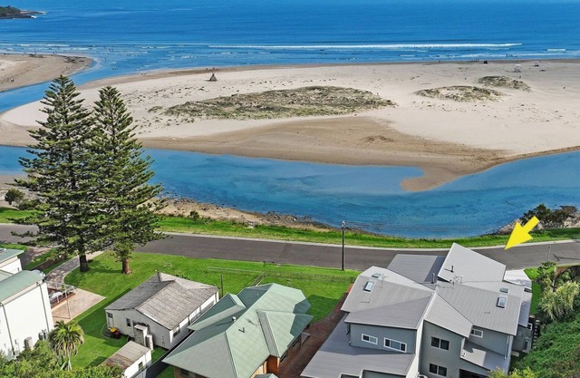 Southcape, Gerroa by the beach