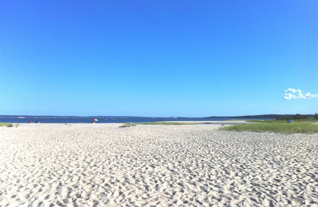 Southold cottage with Private Beach Rights ~ Walk to Kayak & Paddle Board