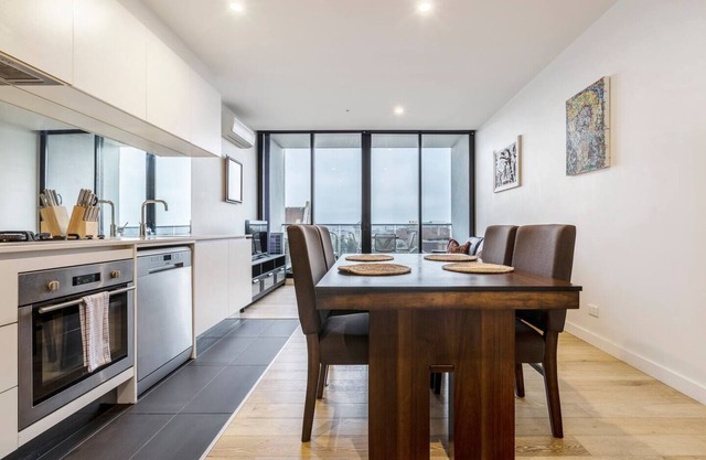 Southside Savvy Easily Explore St Kilda and Windsor