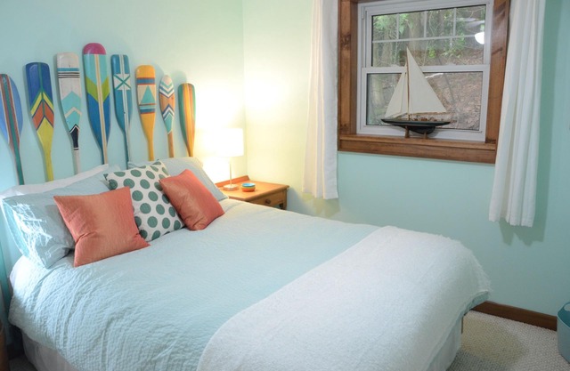 Southwest exposure with river views at this newly decorated Muskoka cottage!
