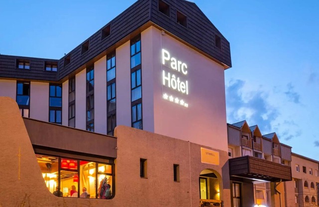 SOWELL HOTELS Le Parc & SPA* - Superior Double Room with Armchair Bed