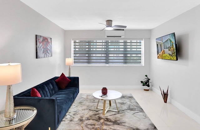 Spacious 1 Bedroom 2 Beds in Bay Harbor BH4