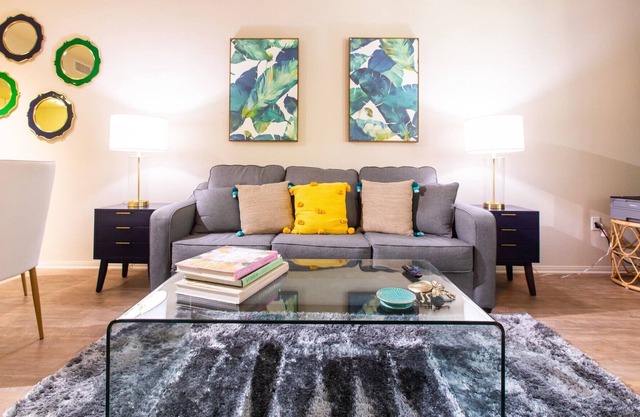 Spacious 1 Bedroom | Irvine Jamboree | Pool | Parking | WiFi | Extended Stay