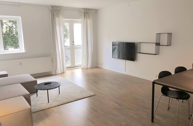 Spacious 1-BR apartment with a balcony in Frederiksberg - 202