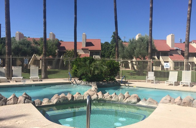 SPACIOUS 1bedroom condo next to A stadium!