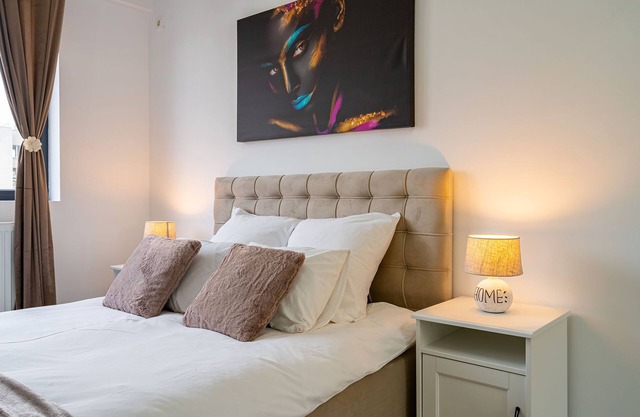 Spacious 1BR Apartment, 15 min from the City Center