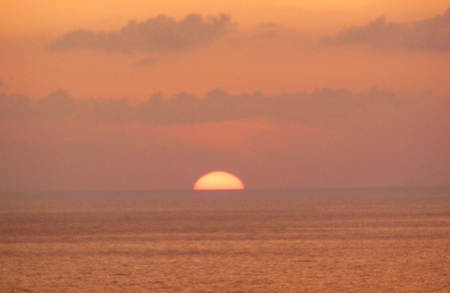 Spacious 2 Bed House with amazing sea views, new aircon & wifi - Great location!