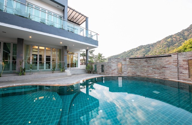 Spacious 2 Bedroom Apartment with Kitchen in Kata with Pool & Mountain View