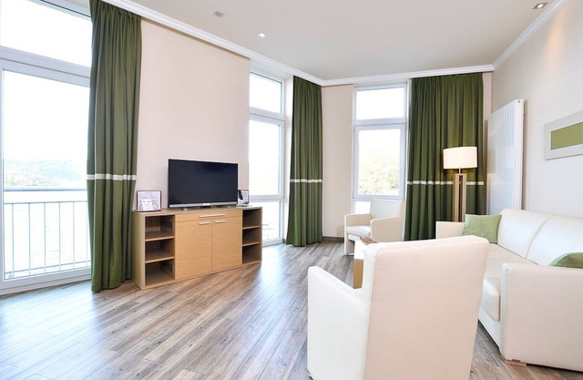 Spacious 2-person suite with lake view