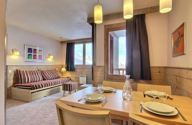 Spacious 2-room apartment with balcony, close to slopes and shops