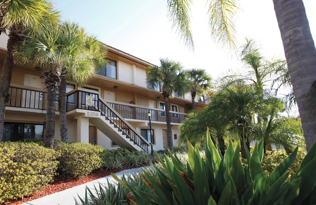 Spacious 2BR Condo Just 1 Mile from Universal Orlando w/Resort Pool, WiFi & More