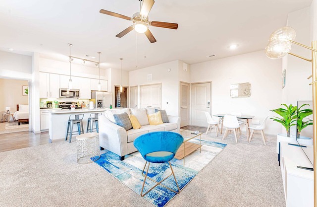 Spacious 2BR King Beds Suite, 8 Min to Downtown