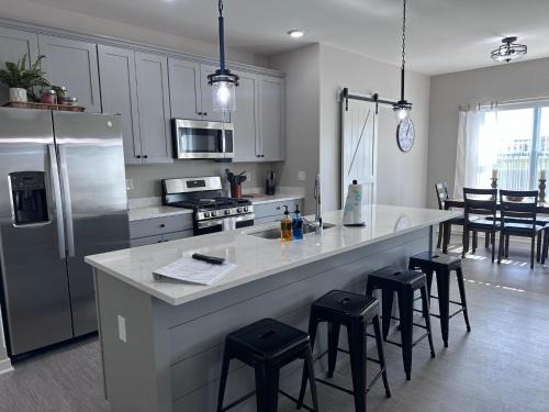 Spacious 3 bed 2 bath with King Master in Sycamore