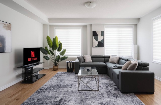 Spacious 3-bedroom 5 bed townhome in Quiet Brampton Location All Amenities Inc.