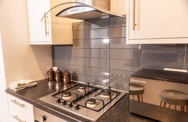Spacious 3-Bedroom Apartment near King's Cross Station