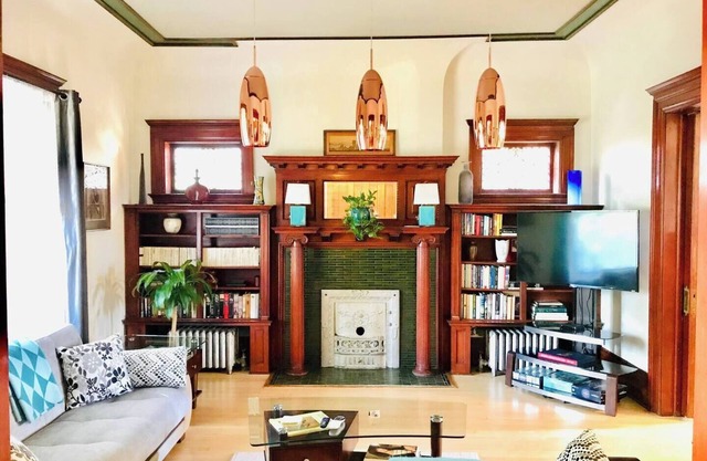 Spacious 3-bedroom apartment with WiFi, AC in charming Denver