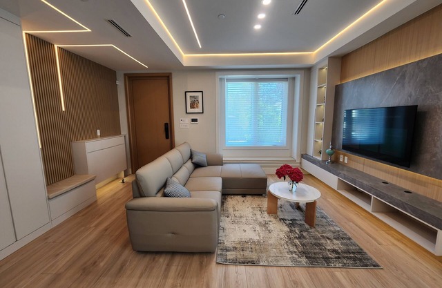Spacious 3-Bedroom Luxury Home with A/C, Patio, and Parking – Vancouver