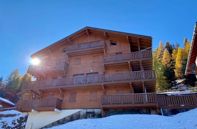 Spacious 3 bed 2 bath near Plagne 1800. Stunning views of Mont Blanc. Free bus