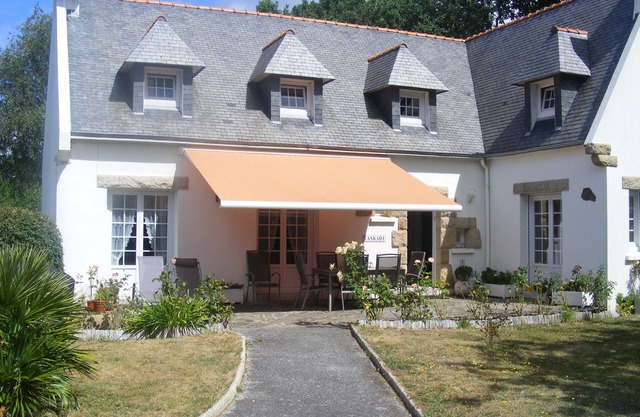 Spacious 3 * house near the sea