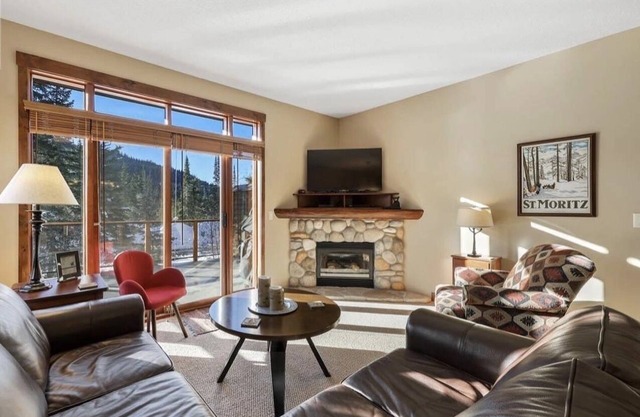 Spacious 3 level townhouse with private garage, sleeps 8