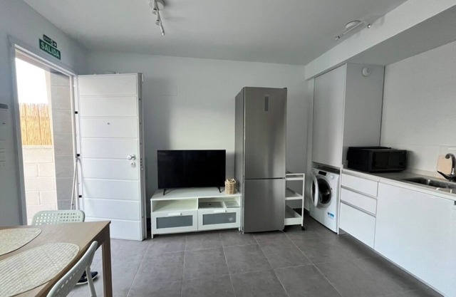 Spacious 3BR Family Home with Pool - Monthly Stays Welcome - Near Airport