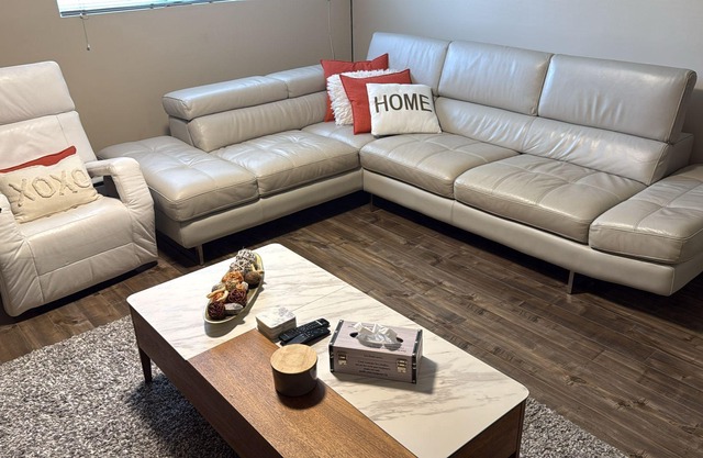 Spacious 4-Bdr Retreat in Charming Ste-Rose, Laval
