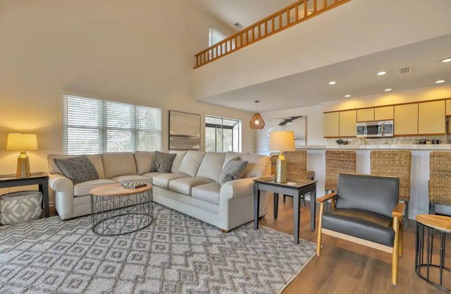 Spacious 4 bed/4 bath Villa on Golf Course