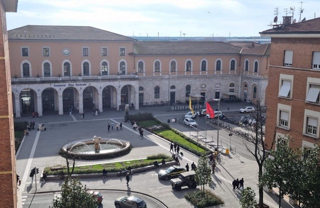 Spacious 4-bedroom apartment with WiFi, AC in beautiful Pisa