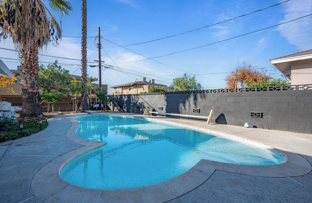 Spacious 4-bedroom house in gorgeous Redlands with Pool& BBQ