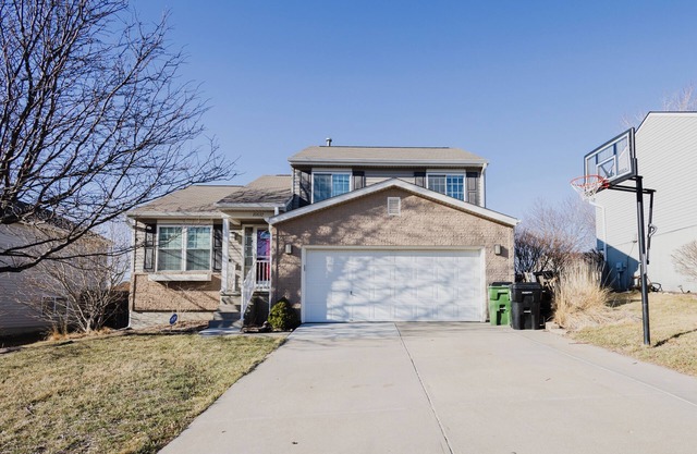 Spacious 4 bedroom house with AC, WiFi in, 2 living rooms, fenced, 2 car garage.