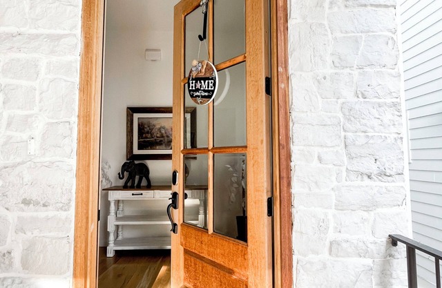 Spacious 4-bedroom pet friendly house in cool Nashville near Lipscomb