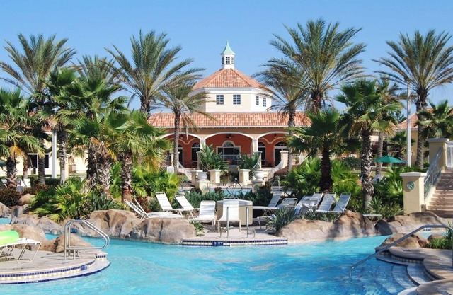 Spacious 4 Bedroom Resort Near All Florida Attractions! Disney & Universal!