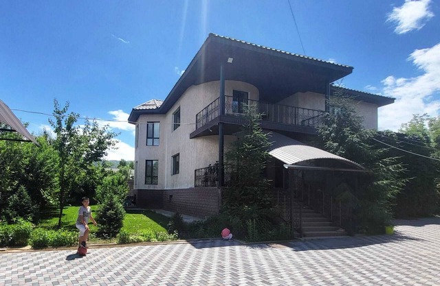 Spacious 4-bedroom villa with WiFi, AC in lovely Almaty