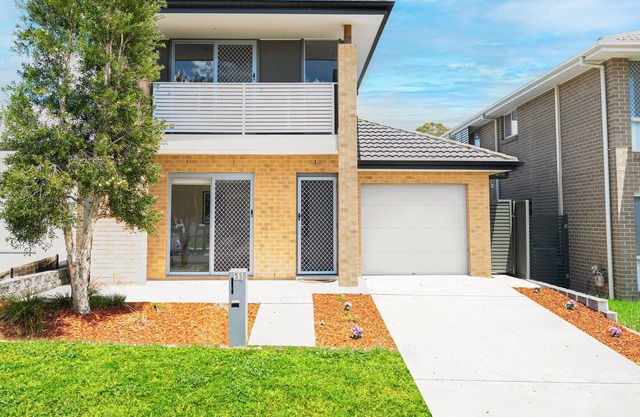 Spacious 4 Br Modern house WiFi & Parking