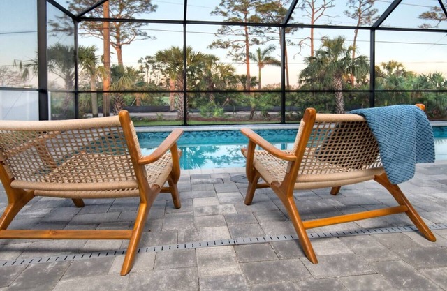 Spacious 4 BR Retreat w/3 Ensuites, Pool & Spa