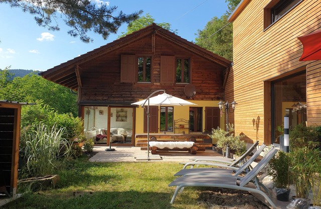Spacious 4 * cocooning chalet surrounded by nature, garden facing south, near Colmar