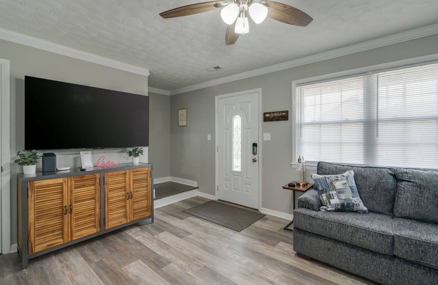 Spacious 4BR, 2.5BA – Prime Shipyard Location!