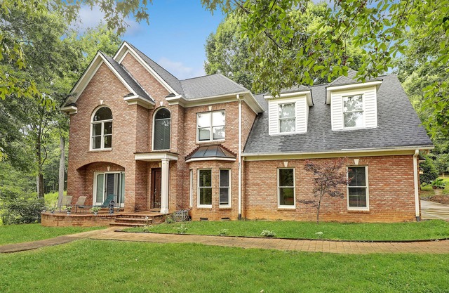 Spacious 4BR Retreat - 3200sqft - Pond Views & Total Privacy on 23 Acres of Land