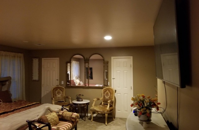 Spacious 5-bedroom house with AC and room in charming Huntington/Dix Hills