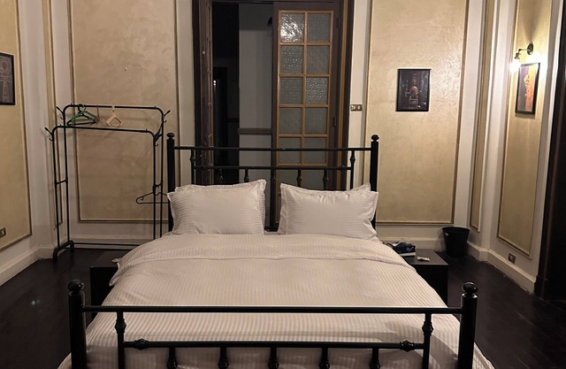 Spacious 5-bedroom apartment with AC, WiFi in fantastic Cairo Governorate