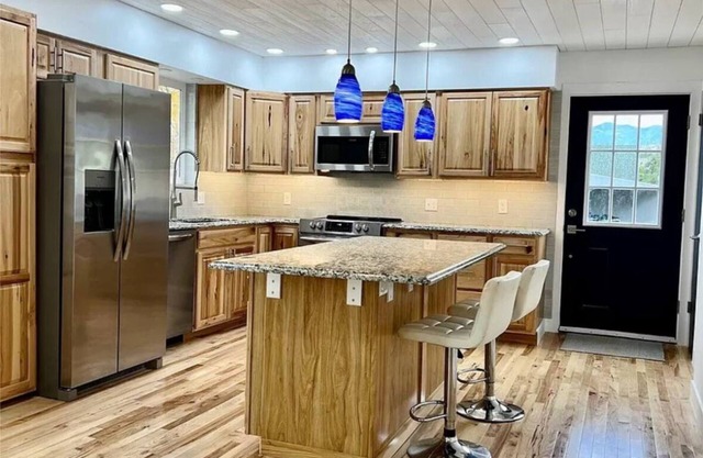 Spacious 5 Bed Family Retreat Near Flathead Lake, Glacier National Park and more