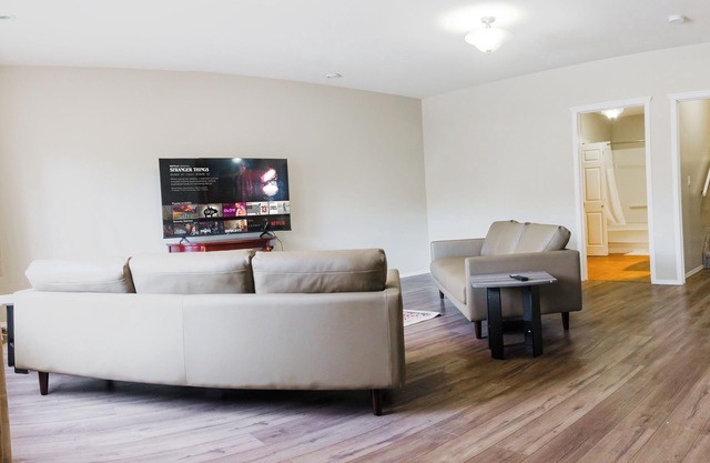 Spacious 5-bedroom house with AC, WiFi in superb Grande Prairie