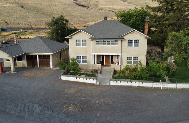 Spacious 5-bedroom, 2-bath ranch house